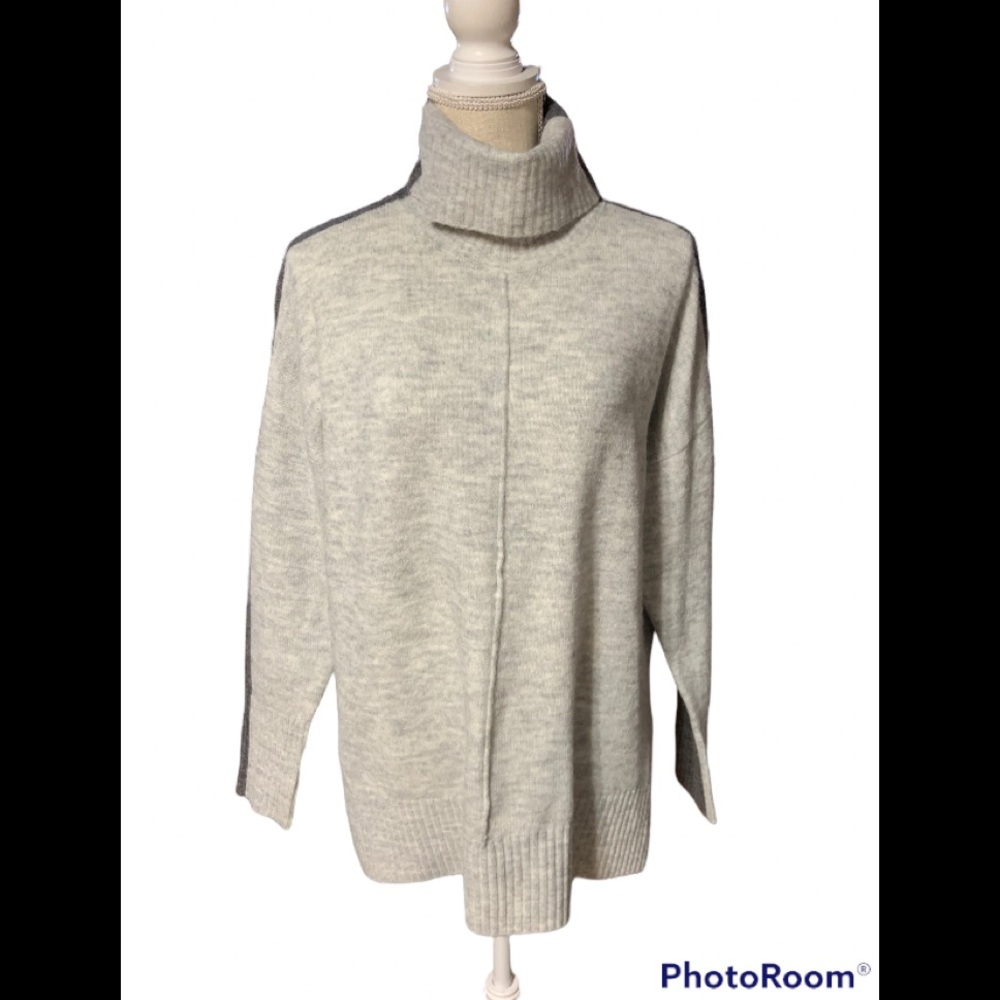 Tribal‎ sweater